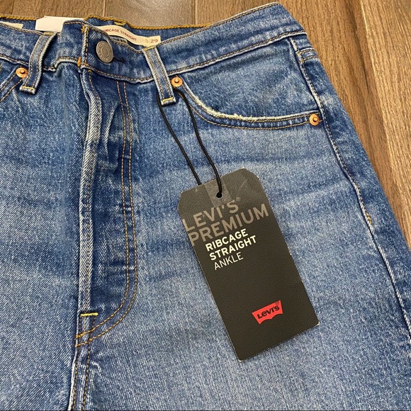 Levi’s Ribcage Straight Ankle Jeans - Picture 5 of 7